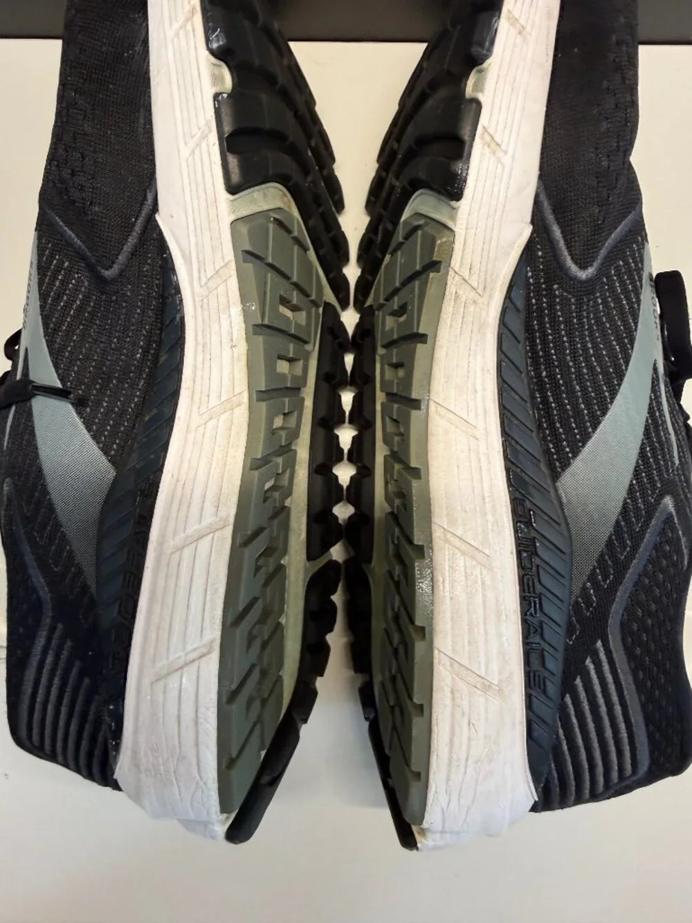 Brooks Men Beast 20 Extra Wide 4E Athletic Tennis Shoes Size 10 1/2